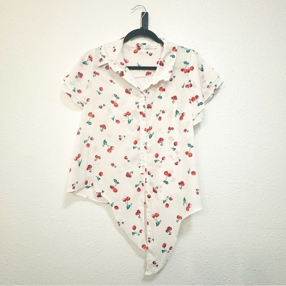 Sienna sky button up cherry print top size L - Picture 4 of 5